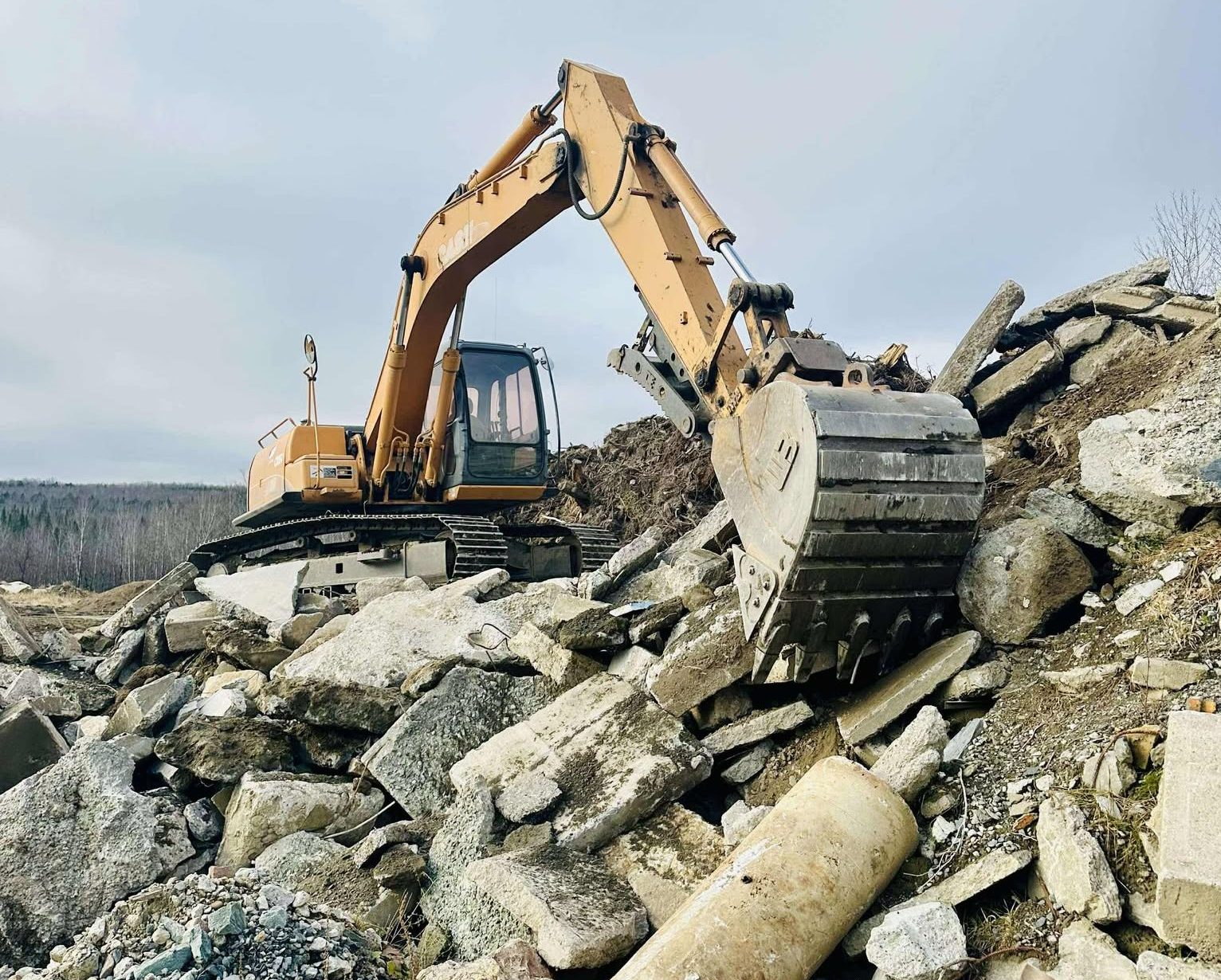 Concassage mobile de béton en Estrie avec broyeur industriel